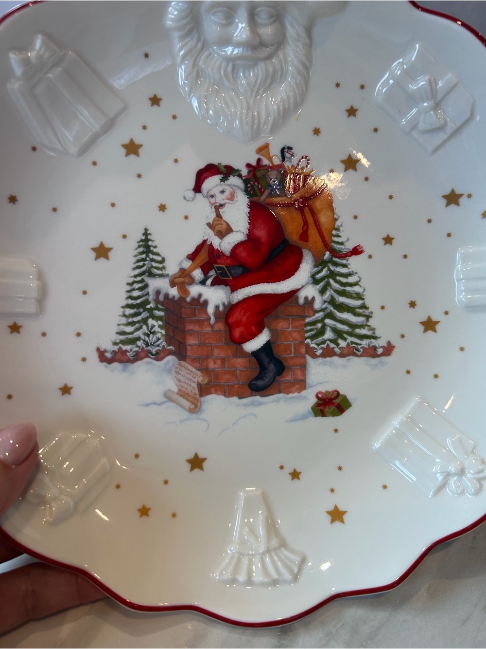 Villeroy and Bosch Santa on Rooftop Serving Bowl - Picture 5 of 13